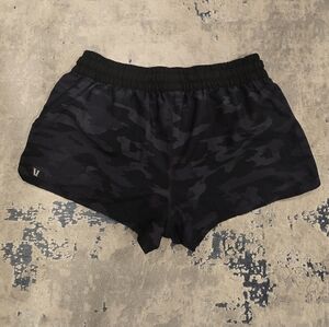 Vuori Clementine Shorts, Black Grey Camo, Medium